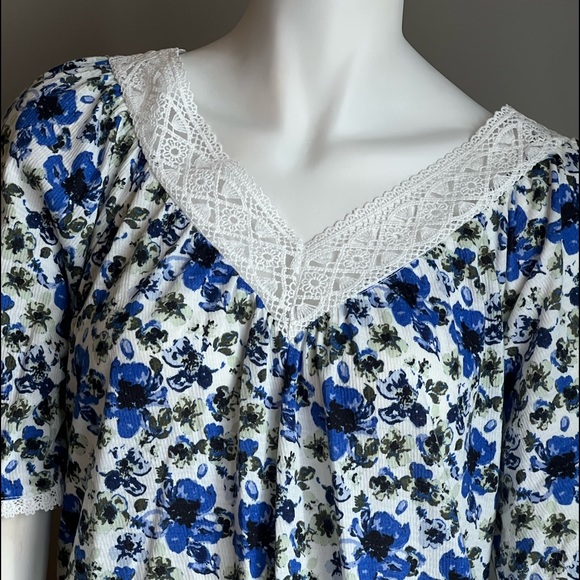 NWT Absolutely Famous Top Size Small - Picture 2 of 6